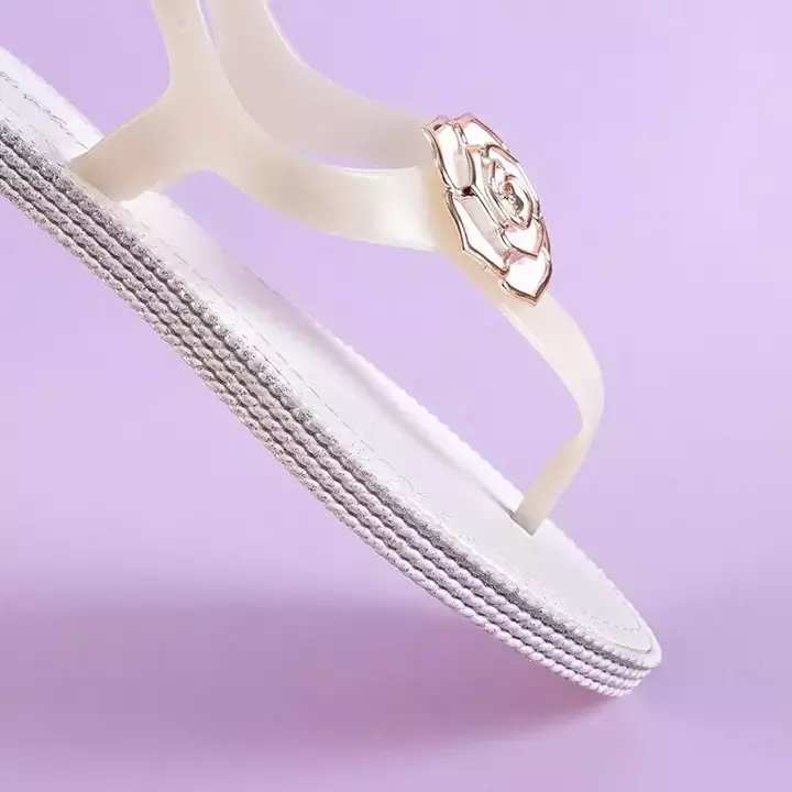 OUTLET Dámske biele sandále a'la šľapky s kvetom Porto - Obuv