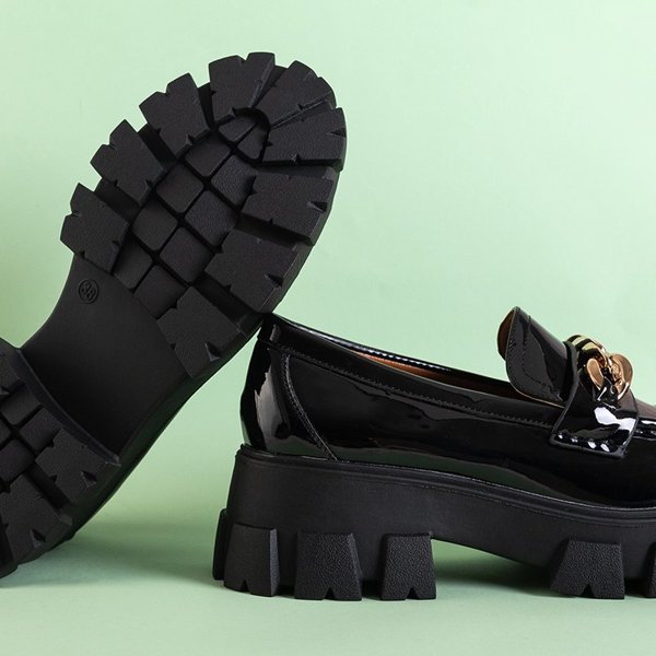 OUTLET Dámske čierne lakované slip on topánky s retiazkou Guinewra - Footwear