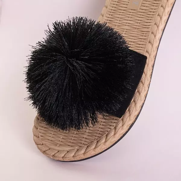 OUTLET Dámske papuče s bambulkou v čiernej farbe Azrail - Obuv