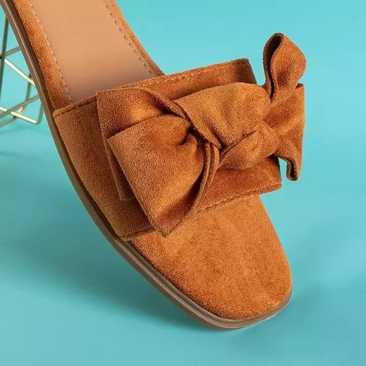 OUTLET Hnedé dámske papuče s mašľou Bonjour - Obuv