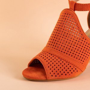 OUTLET Oranžové dámske prelamované sandále na stĺpiku Alesha - Obuv
