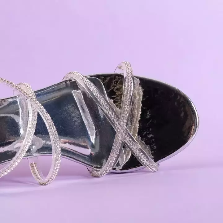 OUTLET Strieborné dámske sandále na stĺpiku s kubickými zirkónmi Jukko - Obuv