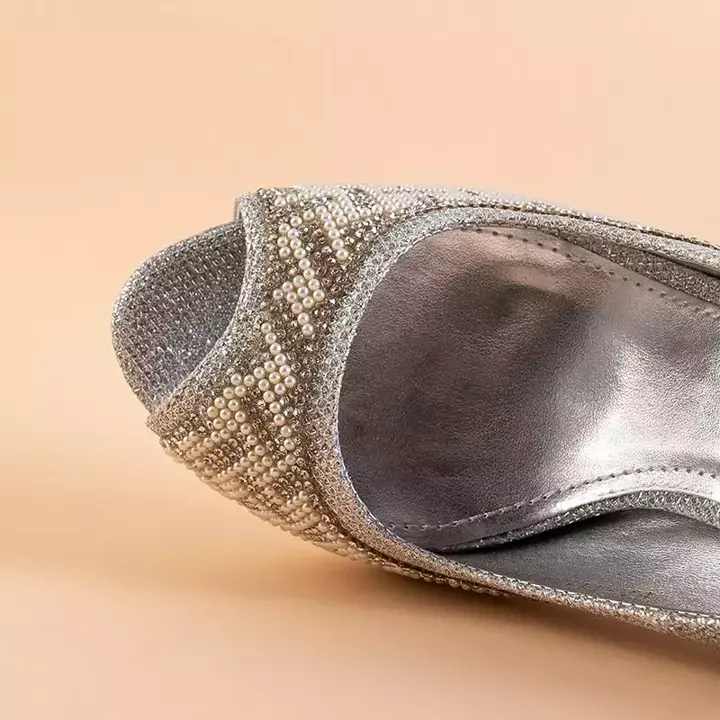 OUTLET Strieborné lesklé lodičky na podpätku Cecile - topánky