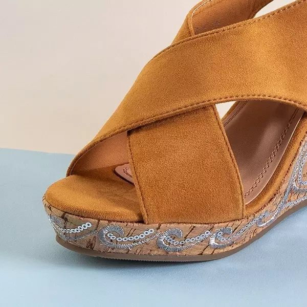 OUTLET Svetlohnedé dámske sandále na kline s flitrami Terisa - Obuv