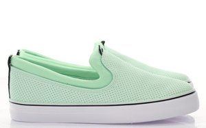 OUTLET Zelené dámske prelamované tenisky navliekajú obuv Paxa - Footwear