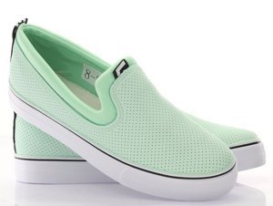 OUTLET Zelené dámske prelamované tenisky navliekajú obuv Paxa - Footwear