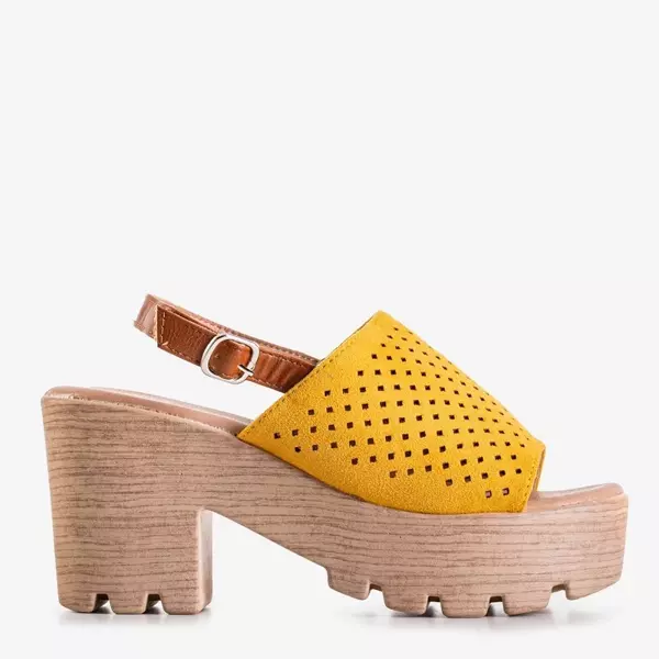 OUTLET Žlté dámske prelamované sandále na postave Noria - Footwear