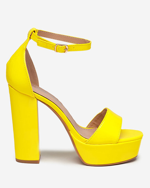 OUTLET Žlté dámske sandále na vyššom podpätku Berija - Obuv