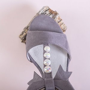 Svetlošedé dámske sandále s ozdobami na príspevku Gizela - Obuv