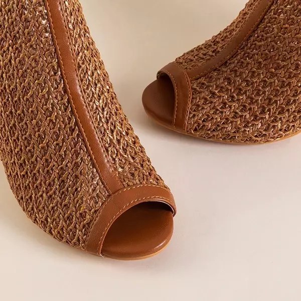 VÝPLET Svetlo hnedé dámske sandále na postave Tairi - Obuv