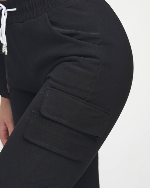 Zateplené čierne dámske cargo nohavice s ornamentami - Oblečenie