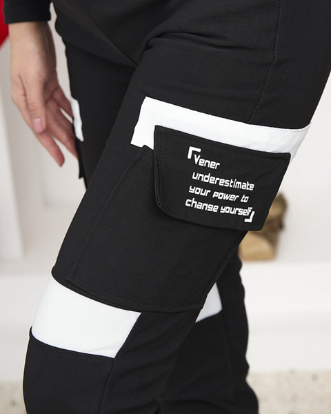 Zateplené dámske cargo nohavice s nápisom v čiernej farbe - Oblečenie