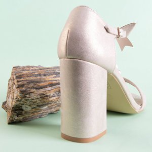 Zlaté dámske sandále s ornamentami na príspevku Gizela - Obuv